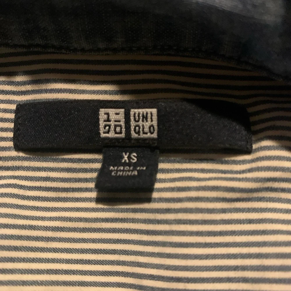 NWOT Uniqlo XS denim button down shirt with stripe print inside cuffs and back - Picture 3 of 6